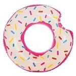 Análisis de los donuts rosas más divertidos para disfrutar en la piscina