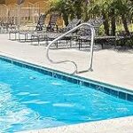 Análisis y Comparativa de los Mejores Handrails para Piscinas: ¡Seguridad y Estilo en tu Espacio Acuático!